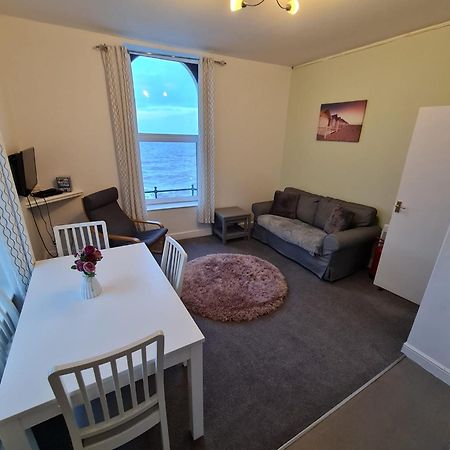 Farina No6, Sea View Apartment Sleeping 4 Guests Bridlington Exterior photo